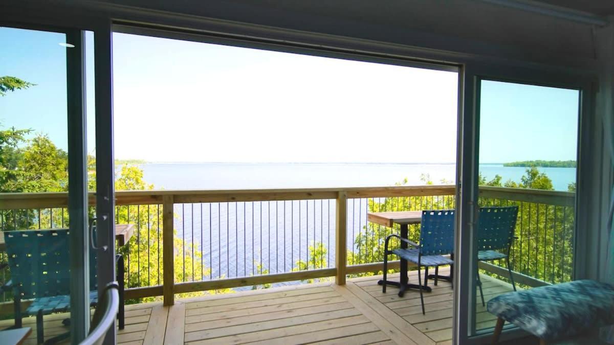 Loza House Coastal Design Unit With Lake & Mountain Views プラッツバーグ エクステリア 写真