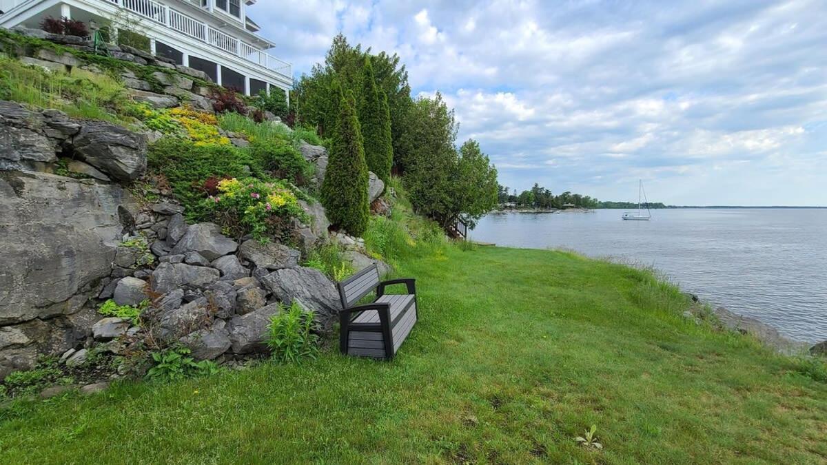Loza House Coastal Design Unit With Lake & Mountain Views プラッツバーグ エクステリア 写真