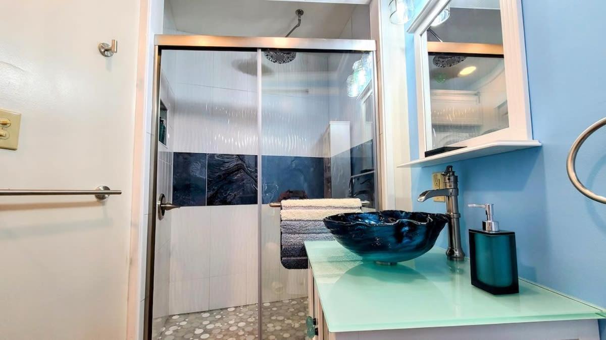 Loza House Coastal Design Unit With Lake & Mountain Views プラッツバーグ エクステリア 写真