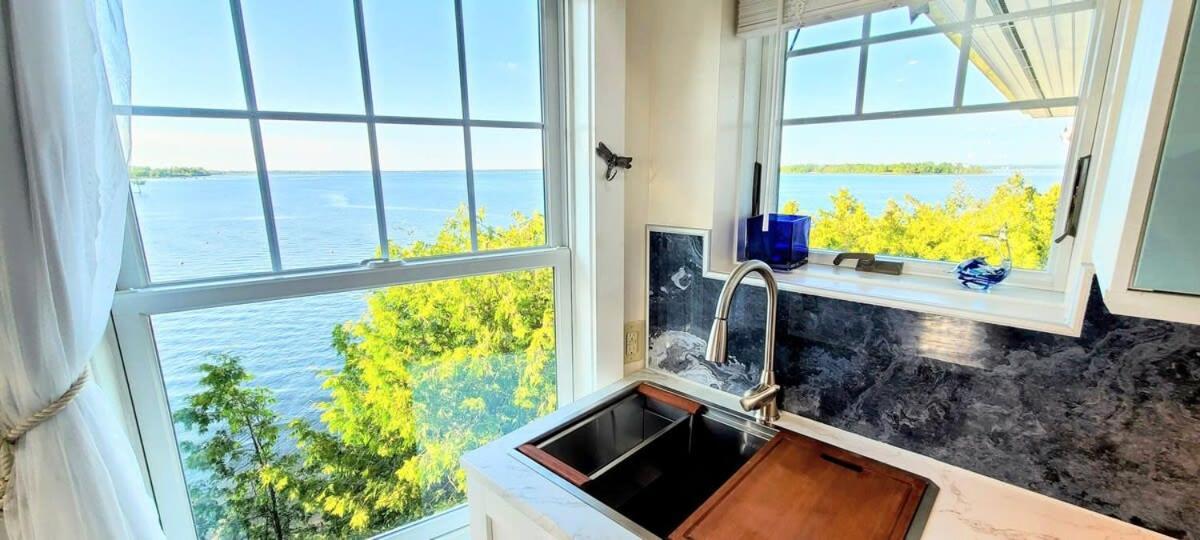 Loza House Coastal Design Unit With Lake & Mountain Views プラッツバーグ エクステリア 写真
