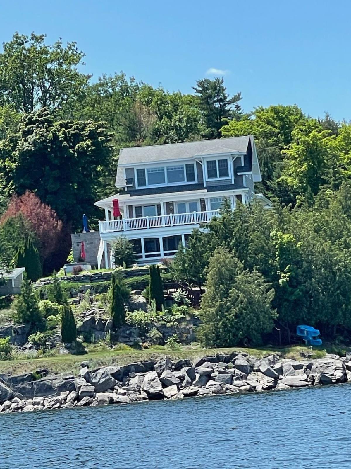 Loza House Coastal Design Unit With Lake & Mountain Views プラッツバーグ エクステリア 写真